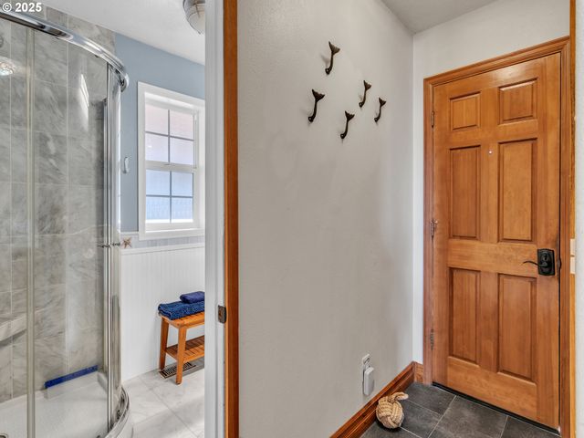 90589 CLARK Rd, Warrenton, OR 97146