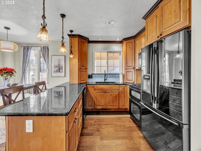 90589 CLARK Rd, Warrenton, OR 97146
