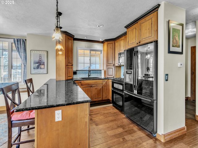 90589 CLARK Rd, Warrenton, OR 97146