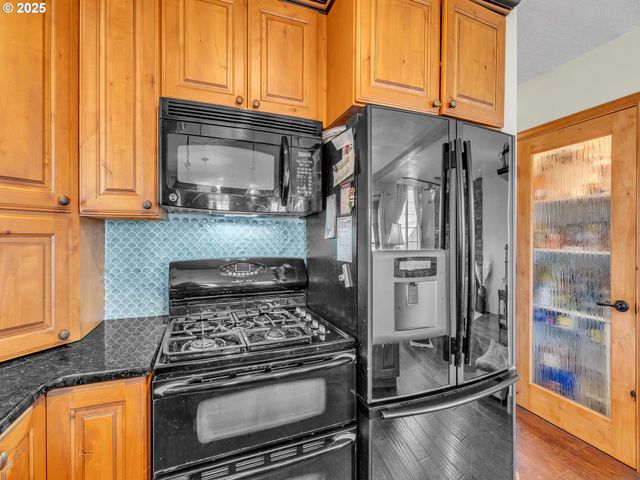 90589 CLARK Rd, Warrenton, OR 97146