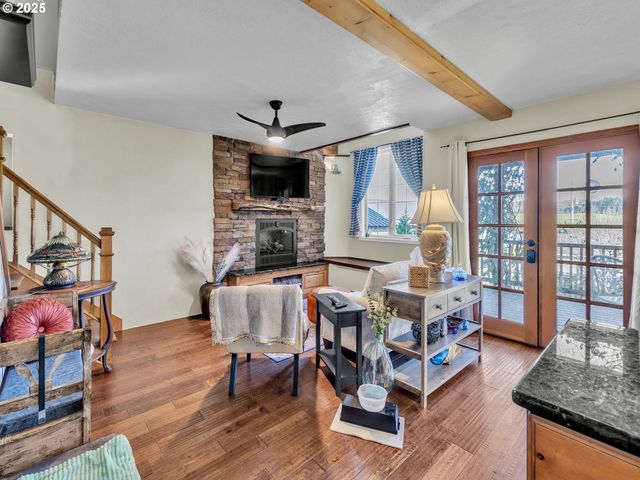 90589 CLARK Rd, Warrenton, OR 97146
