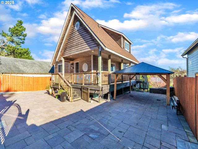 90589 CLARK Rd, Warrenton, OR 97146