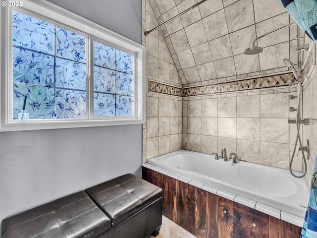 90589 CLARK Rd, Warrenton, OR 97146