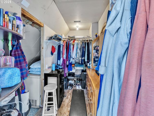 90589 CLARK Rd, Warrenton, OR 97146