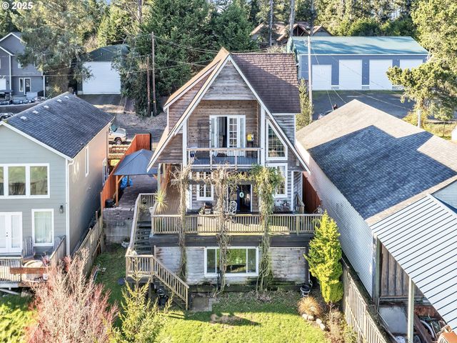90589 CLARK Rd, Warrenton, OR 97146