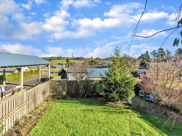 90589 CLARK Rd, Warrenton, OR 97146