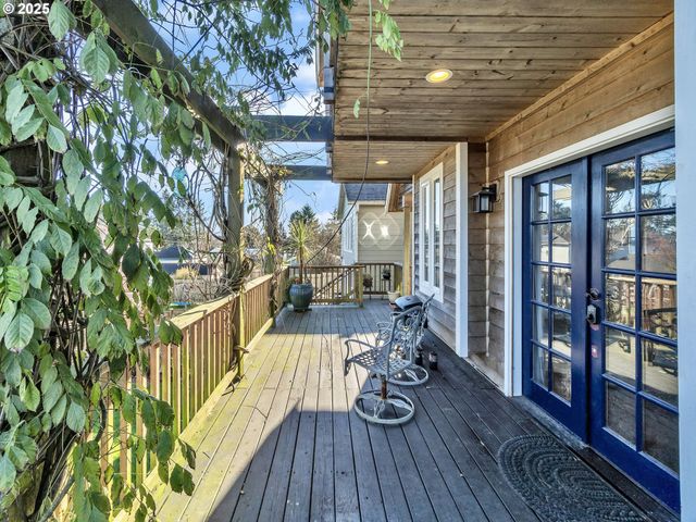 90589 CLARK Rd, Warrenton, OR 97146