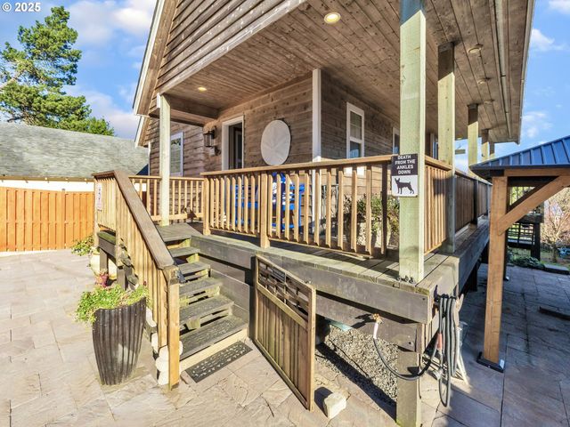 90589 CLARK Rd, Warrenton, OR 97146