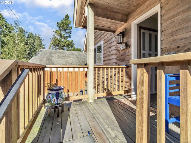 90589 CLARK Rd, Warrenton, OR 97146