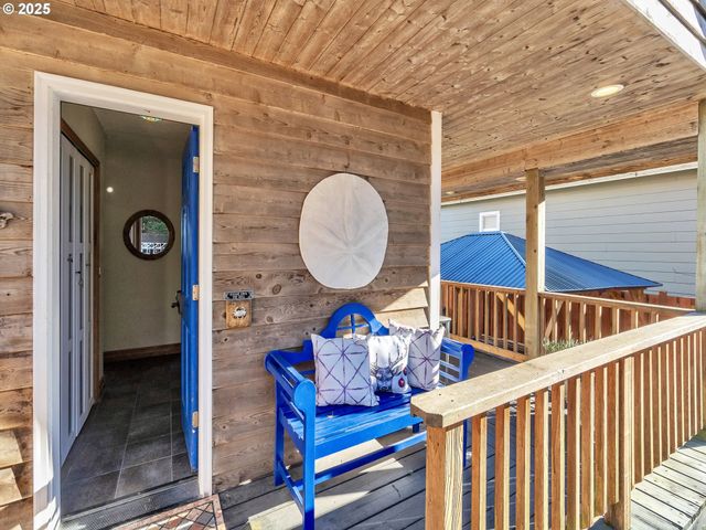 90589 CLARK Rd, Warrenton, OR 97146