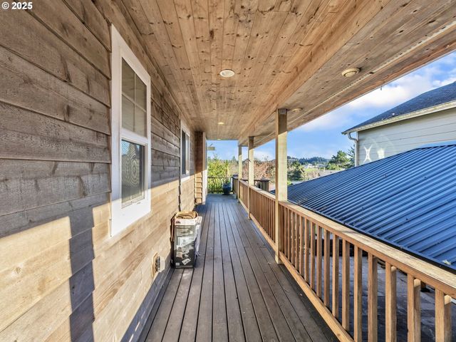 90589 CLARK Rd, Warrenton, OR 97146