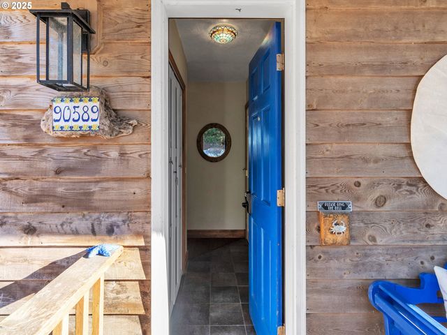 90589 CLARK Rd, Warrenton, OR 97146