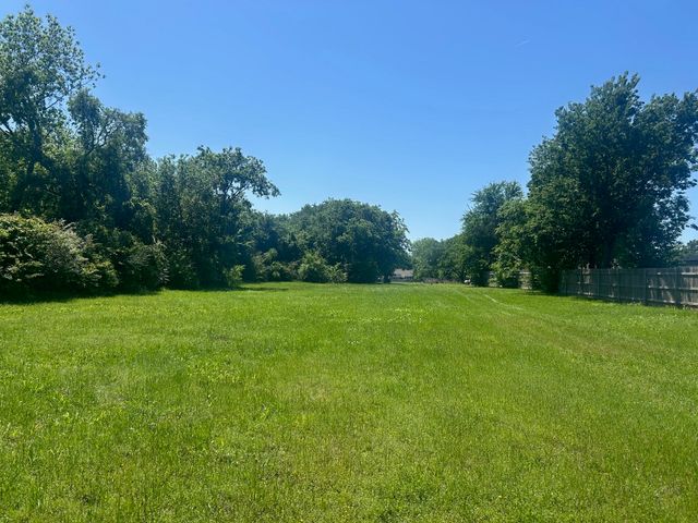 415 E Burks Street, Pilot Point, TX 76258