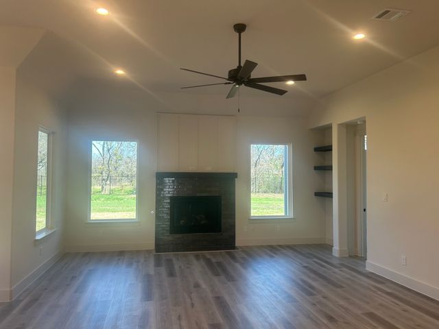 415 E Burks Street, Pilot Point, TX 76258