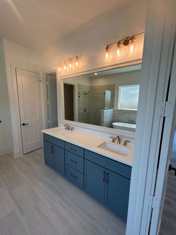 415 E Burks Street, Pilot Point, TX 76258