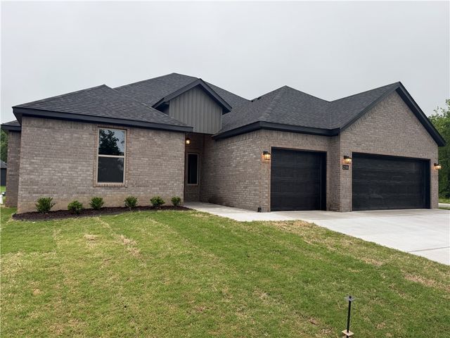 2106 N Dagan Street, Siloam Springs, AR 72761