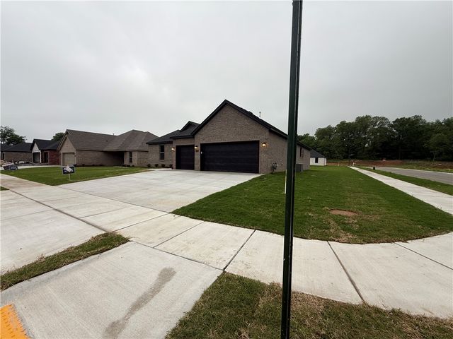 2106 N Dagan Street, Siloam Springs, AR 72761