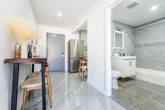 941 57th Street 2C, Brooklyn, NY 11219
