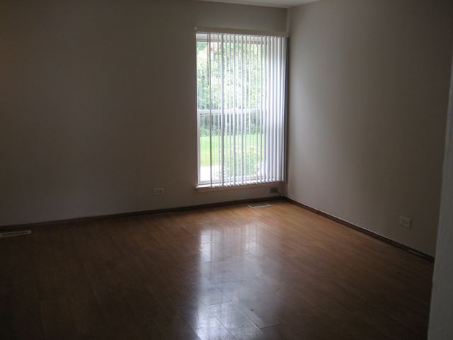 1980 Huntington Boulevard, Hoffman Estates, IL 60169