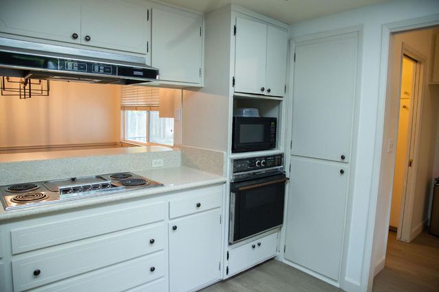 1208 Bristol Ct, Modesto, CA 95350