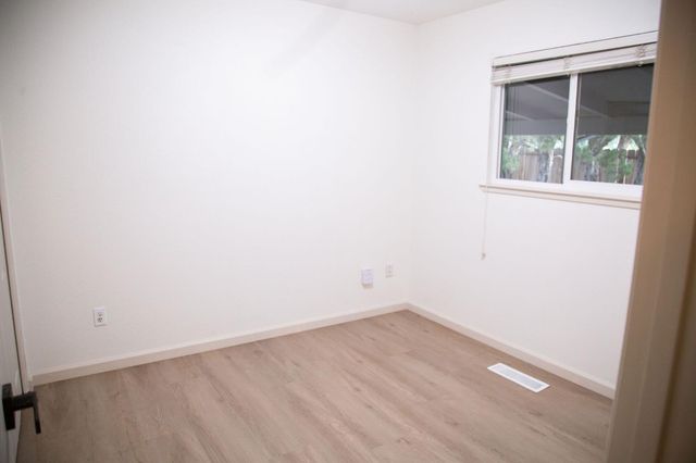 1208 Bristol Ct, Modesto, CA 95350