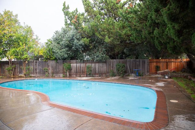 1208 Bristol Ct, Modesto, CA 95350