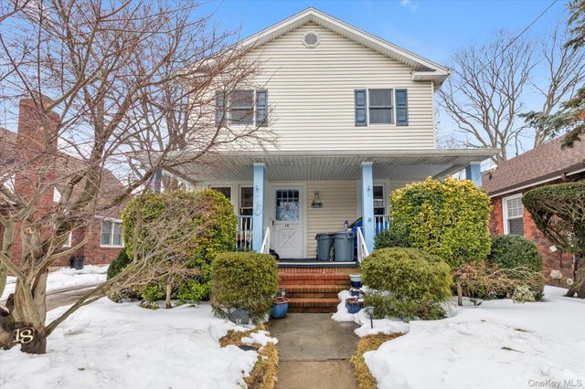 18 Derby Court, Malverne, NY 11565