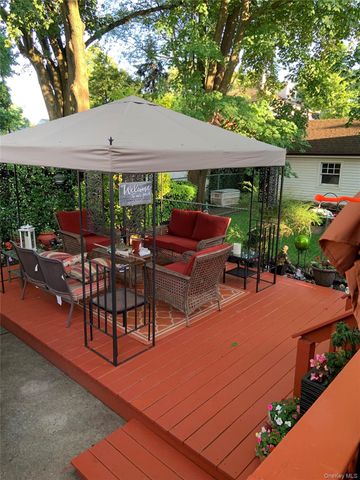 18 Derby Court, Malverne, NY 11565