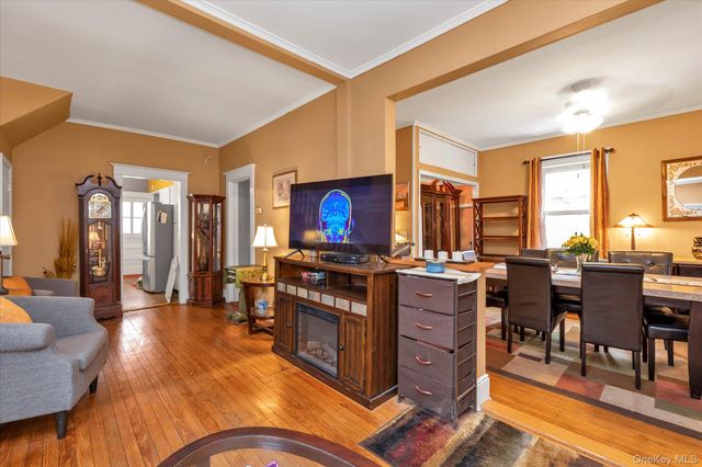 18 Derby Court, Malverne, NY 11565