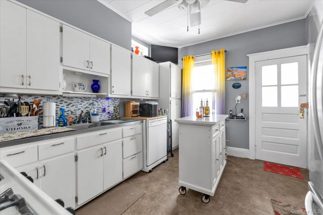 18 Derby Court, Malverne, NY 11565