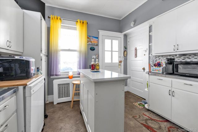 18 Derby Court, Malverne, NY 11565