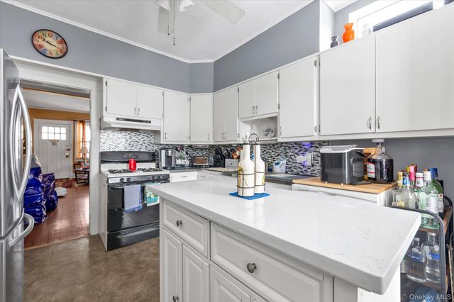 18 Derby Court, Malverne, NY 11565