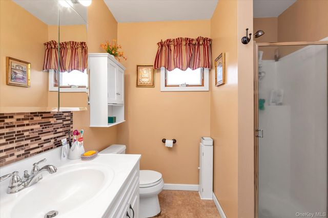 18 Derby Court, Malverne, NY 11565