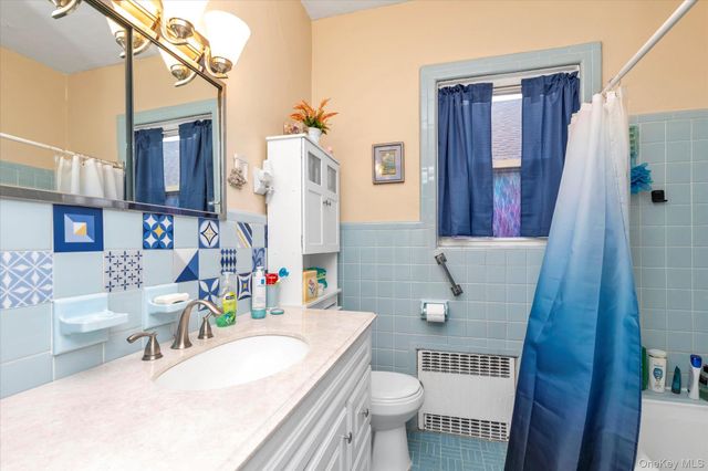 18 Derby Court, Malverne, NY 11565