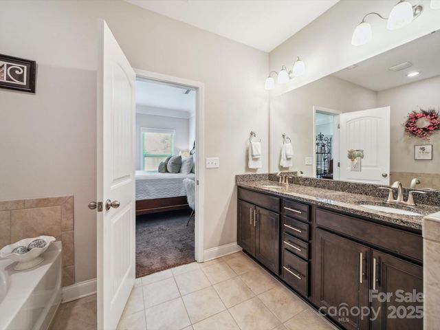 9428 Carneros Creek Road, Charlotte, NC 28214