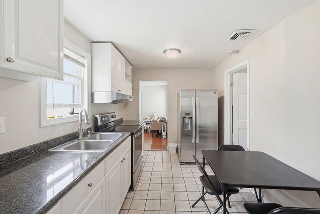 25 East St, Grafton, MA 01536