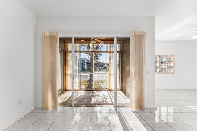 7832 E Exeter Boulevard 102, Tamarac, FL 33321