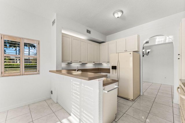 7832 E Exeter Boulevard 102, Tamarac, FL 33321