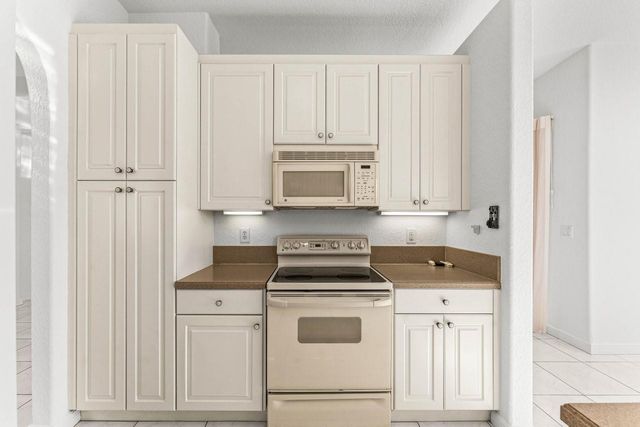 7832 E Exeter Boulevard 102, Tamarac, FL 33321