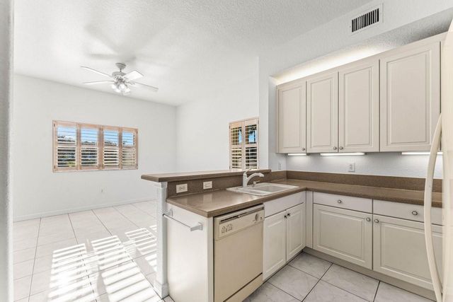 7832 E Exeter Boulevard 102, Tamarac, FL 33321