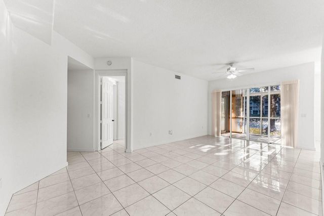 7832 E Exeter Boulevard 102, Tamarac, FL 33321