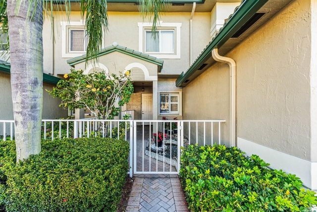 7832 E Exeter Boulevard 102, Tamarac, FL 33321