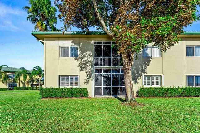 7832 E Exeter Boulevard 102, Tamarac, FL 33321
