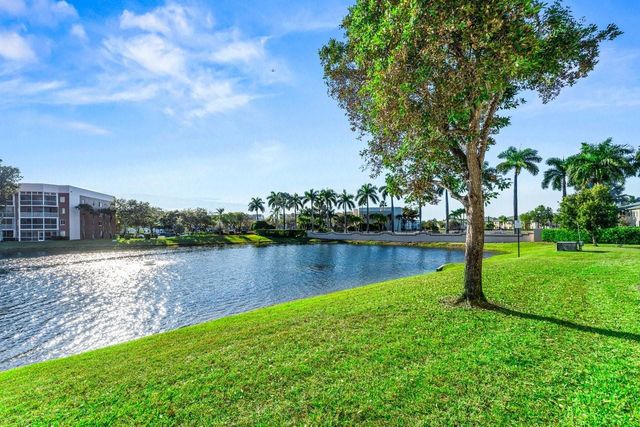 7832 E Exeter Boulevard 102, Tamarac, FL 33321