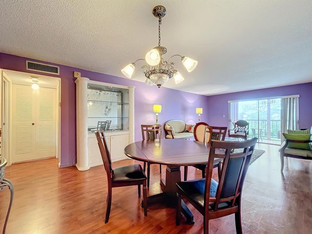 6080 NW 44th Street 408, Lauderhill, FL 33319