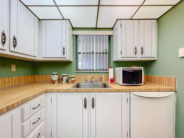 6080 NW 44th Street 408, Lauderhill, FL 33319