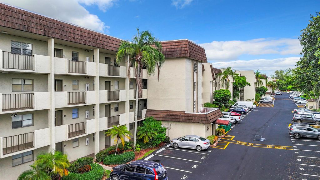 6080 NW 44th Street 408, Lauderhill, FL 33319