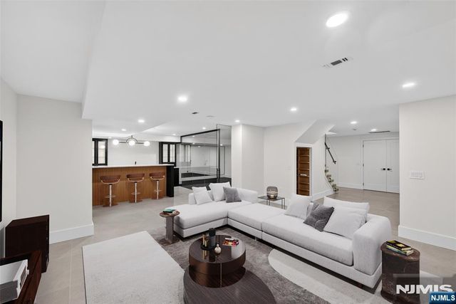 26 Collins Avenue, Closter, NJ 07624