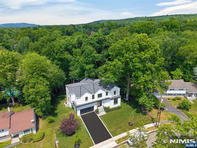 26 Collins Avenue, Closter, NJ 07624