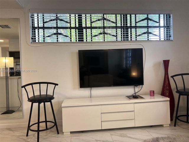 1390 Ocean Drive 101, Miami Beach, FL 33139